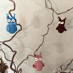 Kleine gehäkelte Eule als Herbstdeko – Bunte Eulen aus Microfaserwolle