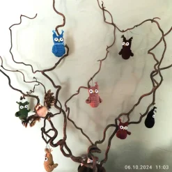 Kleine gehäkelte Eule als Herbstdeko – Bunte Eulen aus Microfaserwolle