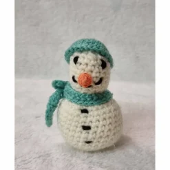 Kleine gehäkelte Schneemänner, verschiedene Ausführungen