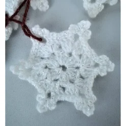 kleine gehäkelte Stern/Schneeflocken im 10er Set rot, weiß oder hellblau