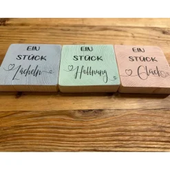 Kleine Holzdeko mit Spruch – Glück verschenken | Holzquadrat mit Wunschtext | Handgemachtes Geschenk