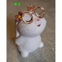 kleine Häschen aus Raysin mit Brille, Krone und Blume - niedliche Dekoration
