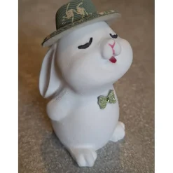 kleine Häschen aus Raysin mit Hut und Fliege - niedliche Dekoration