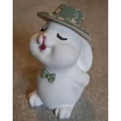 kleine Häschen aus Raysin mit Hut und Fliege - niedliche Dekoration