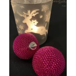 Kleine Weihnachtskugeln gehäkelt mit kleinen Miyuki Glasperlen.Durchmesser 4 cm