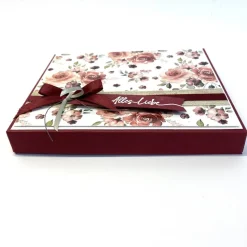 Kleine Wellnessbox, Handgemachte Geschenkverpackung aus Tonkarton mit Badesalz, Schokolade & Grußkärtchen