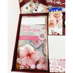 Kleine Wellnessbox, Handgemachte Geschenkverpackung aus Tonkarton mit Badesalz, Schokolade & Grußkärtchen