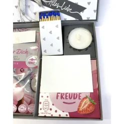 Kleine Wellnessbox, Handgemachte Geschenkverpackung aus Tonkarton mit Badesalz, Schokolade & Grußkärtchen