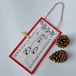 Kleiner Adventskalender aus Filz in rot, bestickt - 