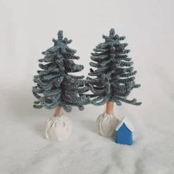 Kleiner gehäkelter Weihnachtsbaum, Wohndeko
