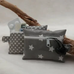 Kleiner Geldbeutel aus Wachstuch Au Maison mit Sternchen für EC-Karte, Geld, Medikamente, Pflaster, Schmuck