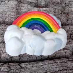Kleiner Regenbogen auf einer Wolke für Gedenkecke oder Grabschmuck handbemalt (Kunststein)