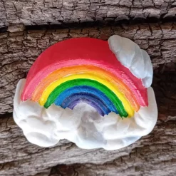 Kleiner Regenbogen auf einer Wolke für Gedenkecke oder Grabschmuck handbemalt (Kunststein)