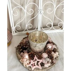 kleines Adventsgesteck mit Windlicht Glas in rosa mit Trockenblumen