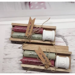 Kleines Geschenkset Stabkerzen (kurz) mit Kerzenhalter auf Holzklötzchen