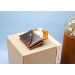 Kleines Portemonnaie für Damen mit doppelter Vordertasche. Minimalistische Doubleface Brieftasche (Unisex).