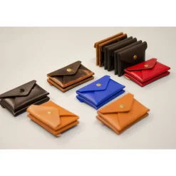 Kleines Portemonnaie für Damen mit doppelter Vordertasche. Minimalistische Doubleface Brieftasche (Unisex).