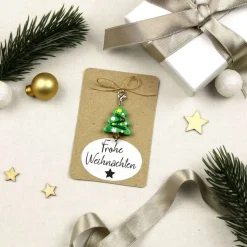 Kleines Weihnachtsgeschenk – Glas Tannenbaum Anhänger mit Karabiner auf Karte