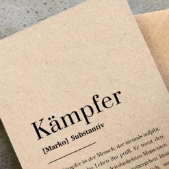 Kämpfer Definition Karte für Männer – Personalisierbare Mutmacher Karte aus Kraftpapier bei Krankheit & Krise | A6 Postkarte als Geschenk