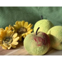 Knackige Äpfel aus der echten Wolle in grün oder rot gefilzter Apfel