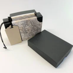 Koffer aus Karton – Handgemachte Geschenkverpackung für Urlaub, Reisegutschein oder Geldgeschenk (15x11x3,5cm)