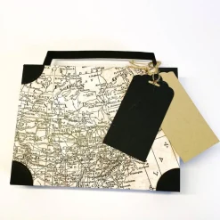 Koffer aus Karton – Handgemachte Geschenkverpackung für Urlaub, Reisegutschein oder Geldgeschenk (18x13,5x3,5cm)