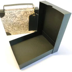 Koffer aus Karton – Handgemachte Geschenkverpackung für Urlaub, Reisegutschein oder Geldgeschenk (18x13,5x3,5cm)