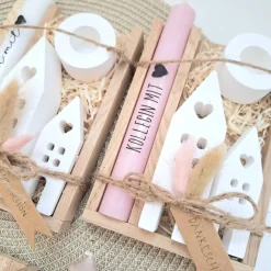 Kollegin Kollege mit Herz Geschenkset Dankeschön Häuser / Lichthäuser Kerzenhalter rund Kerzenset Holzbox Stabkerze