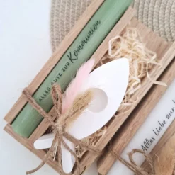 Kommunion Kommunionsgeschenk Kerzenhalter Fisch Geschenkset für Jungen und Mädchen Kommunionskerze Kerzenset Stabkerze