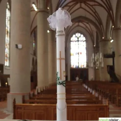 Kommunionkerze Efeuranke grün mit Kreuz und Kelch, weiß, schlank, handverziert, Kommunionkerze mit Namen und Datum für