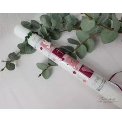 Kommunionkerze Quadrate in Beere-Rosa mit christlichen Symbolen