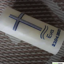 Konfirmationskerze aus Bienenwachs mit Kreuz und Wellen – Blau-Silber, handgefertigt