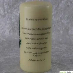 Konfirmationskerze in Elfenbein mit braunem Kreuz & Bibel – Optional mit Konfirmationsspruch