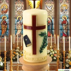 Konfirmationskerze in Elfenbein mit braunem Kreuz & Bibel – Optional mit Konfirmationsspruch