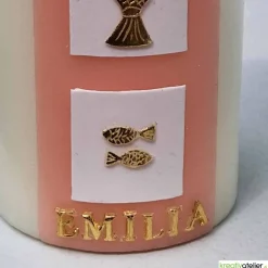 Konfirmationskerze mit drei weißen Kacheln & christlichen Symbolen – Elfenbein, personalisierbar