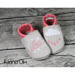 Krabbelpuschen aus Leder mit Wolke Herzen und Namen ab Gr. 18/19 - Lederpuschen Taufe