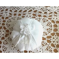 Kürbis Stoffkürbis Dekokürbis in weiß mit Satinrose genäht von Hobbyhaus