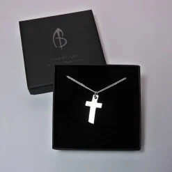 Kreuz "Kleiner Vitus" in Silber inkl. Gravur und Kette, Silberkreuz als Geschenk für Kommunion oder Konfirmation
