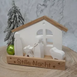 Krippe aus Holz und Raysin