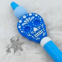 Kugelschreiber in  Blautönen -  Silikon Totenkopf - Skull -  incl. Ersatzmine