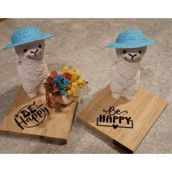 Lama aus Raysin mit Hut  – Geschenk mit Spruch auf Holz