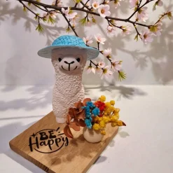 Lama aus Raysin mit Hut  – Geschenk mit Spruch auf Holz
