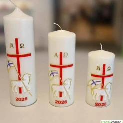 Lamm der Hoffnung – Handverzierte christliche Osterkerze mit Christuslamm, Kreuz & Alpha/Omega, Echtwachskunst