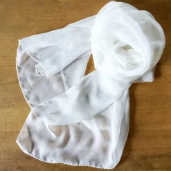 Langes Tuch aus Baumwolle und Seide mit Perlen bestickt