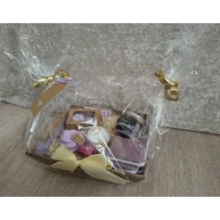 Lavendel & Vanille Geschenkset – Handgemachte Lavendelseife, Badesalz, Vanille-Badekugel, Kerze, Abschminktücher
