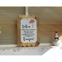 Leben heißt nicht zu warten bis der Sturm vorüberzieht, sondern zu lernen im Regen .. Wanddeko aus Altholz, Geschenkidee