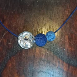 Lederbandkette -zum Beduften- mit blauen Lavaperlen u. Drahtperle