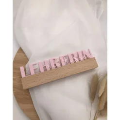 Lehrerin Geschenk Schulabschluss – 3D-Druck Deko mit Holzsockel „Lehrerin mit Klasse“