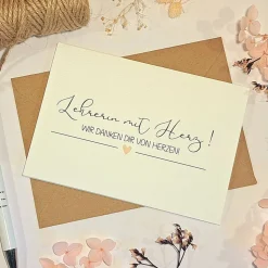 Lehrerin mit Herz Karte – Dankeskarte Lieblingslehrerin – Geschenk Lehrer – Hochwertige Klappkarte mit Umschlag