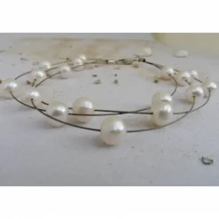 Leichter Hochzeitsschmuck, zierliches dreiteiliges Schmuckset, schwebende Perlen als Brautschmuck